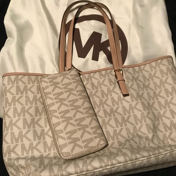 Michael Kors Tote and Wallet $250 - Picture 3 of 5